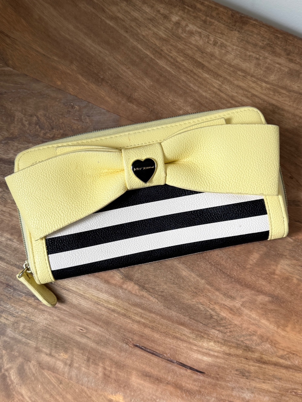 BETSEY JOHNSON Bow Regards Striped Zip Around Wallet Yellow Black White